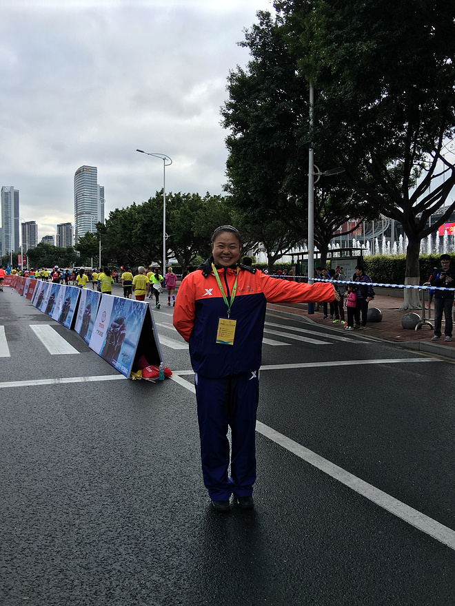 与你相遇 好幸运 无与伦比的那一抹广州蓝——记2015广州马拉松赛
