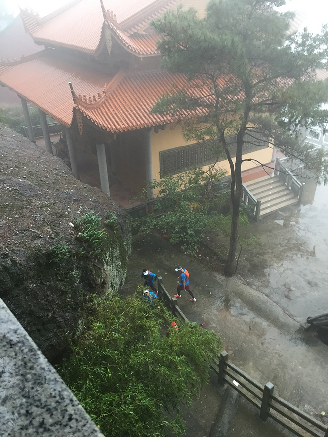 一场虐哭吃货跑渣的泥巴之旅——记首届五虎山越野赛