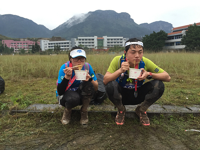 一场虐哭吃货跑渣的泥巴之旅——记首届五虎山越野赛