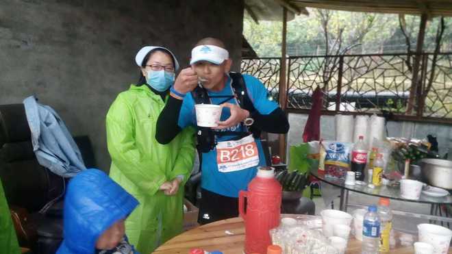 一场虐哭吃货跑渣的泥巴之旅——记首届五虎山越野赛