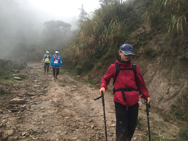 一场虐哭吃货跑渣的泥巴之旅——记首届五虎山越野赛