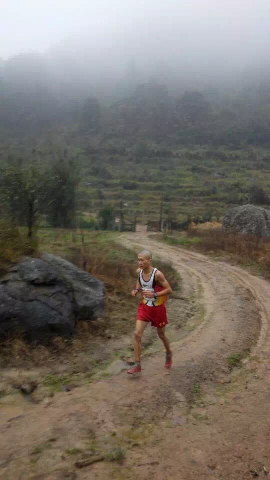 一场虐哭吃货跑渣的泥巴之旅——记首届五虎山越野赛
