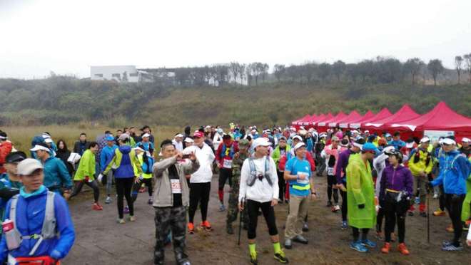 一场虐哭吃货跑渣的泥巴之旅——记首届五虎山越野赛
