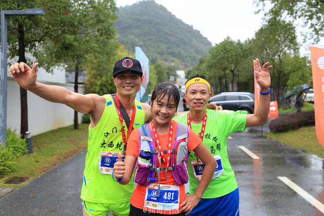 吞风吻雨，一场崎岖的山野泥巴战。——记11月1日英德山地马拉松赛