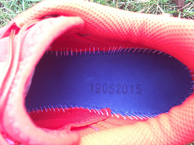 越过山丘，才知道有人等候---冬日里的那一抹红白黑