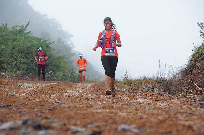 吞风吻雨，一场崎岖的山野泥巴战。——记11月1日英德山地马拉松赛