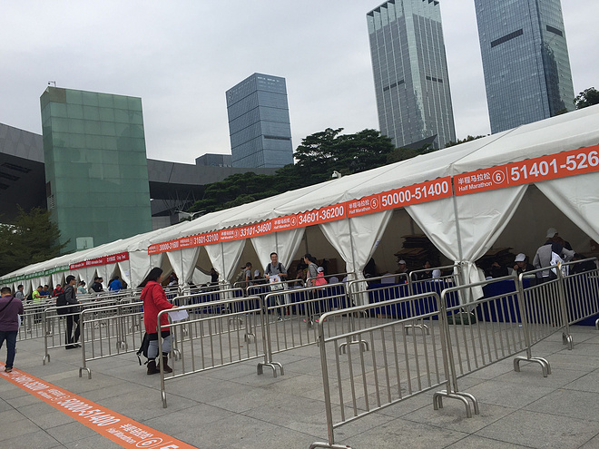 尼尼小的首次马拉松体验