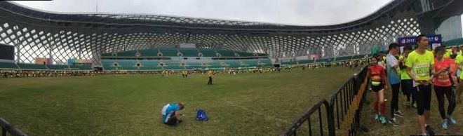 尼尼小的首次马拉松体验