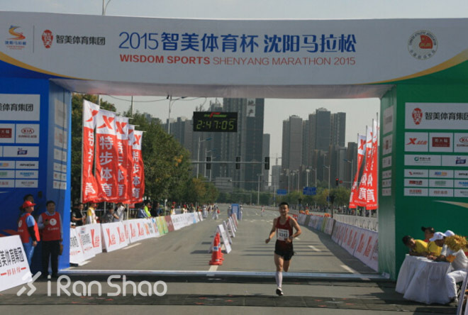 人物 | 全马243，这个警察不抓小偷