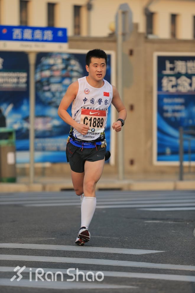 人物 | 全马243，这个警察不抓小偷