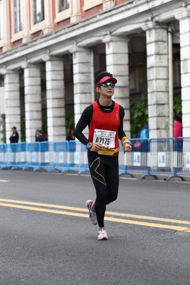 强风吹拂，坚韧如我