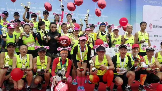 与你相遇 好幸运 无与伦比的那一抹广州蓝——记2015广州马拉松赛