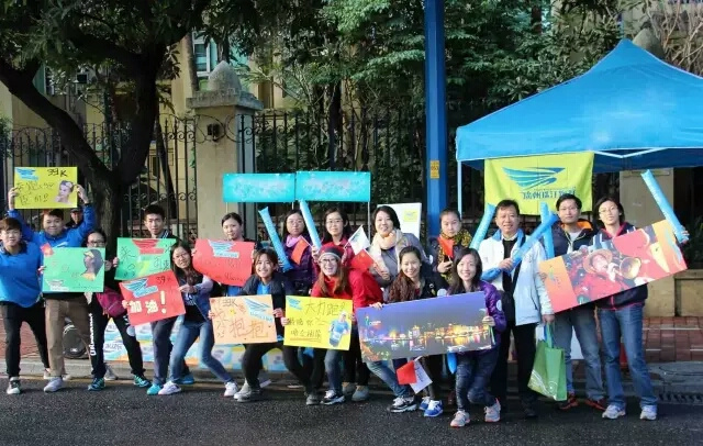 与你相遇 好幸运 无与伦比的那一抹广州蓝——记2015广州马拉松赛