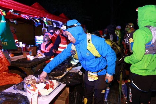 “挑战”并“享受”一场百公里越野赛 ——2016香港100越野赛极端天气下完赛记及思考