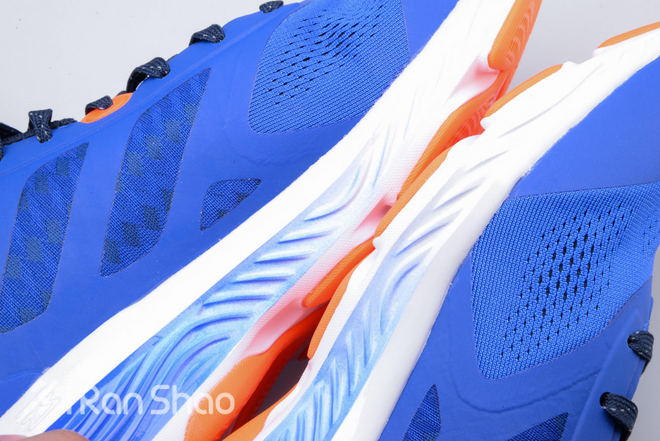 跑鞋 | 满足日常跑步的所有需求—李宁云三代智能跑鞋