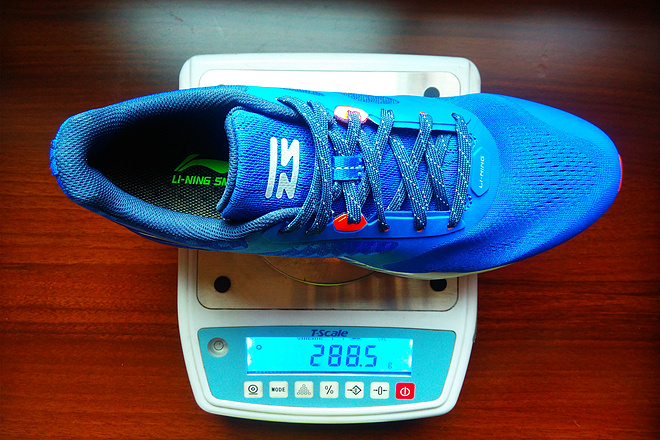 追云逐风之李宁云三代SMART智能减震跑鞋