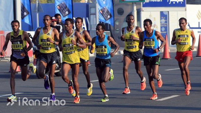 回顾 | 迪拜马拉松：最壕马拉松，跑出1米93的“黑马”冠军