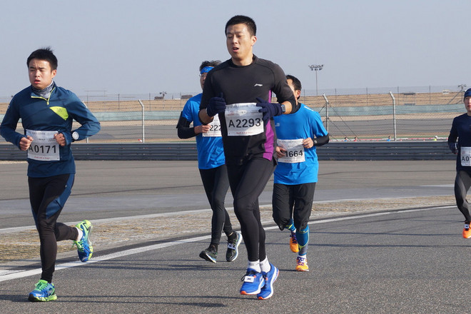 追云逐风之李宁云三代SMART智能减震跑鞋