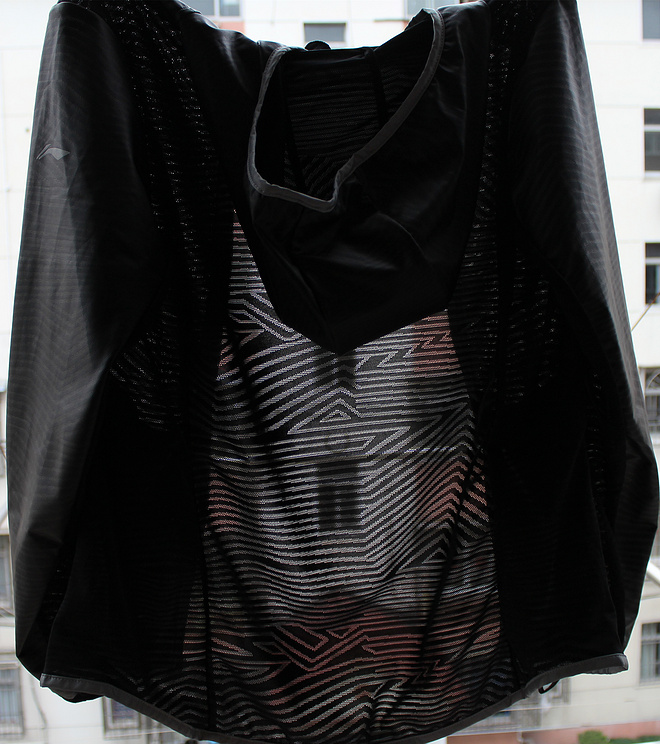 追云逐风之李宁云三代SMART智能减震跑鞋