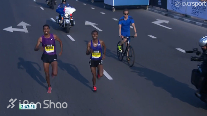 回顾 | 迪拜马拉松：最壕马拉松，跑出1米93的“黑马”冠军