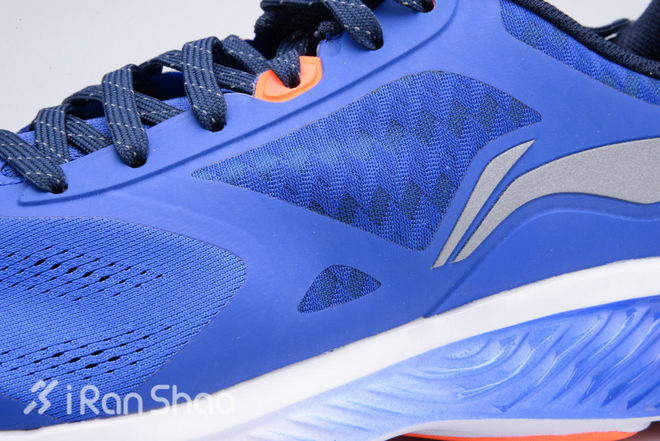 跑鞋 | 满足日常跑步的所有需求—李宁云三代智能跑鞋