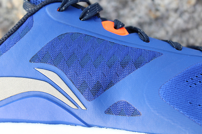 追云逐风之李宁云三代SMART智能减震跑鞋