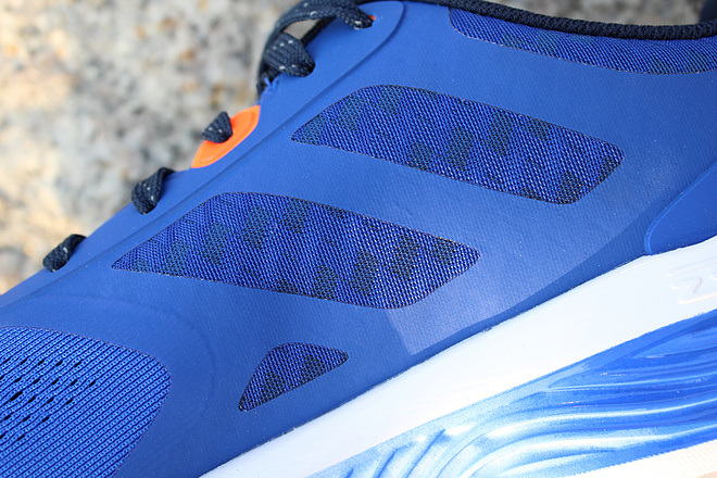 追云逐风之李宁云三代SMART智能减震跑鞋