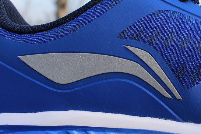 追云逐风之李宁云三代SMART智能减震跑鞋