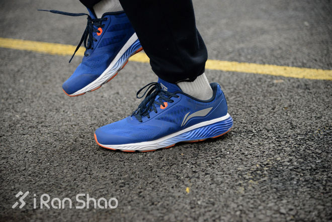 跑鞋 | 满足日常跑步的所有需求—李宁云三代智能跑鞋