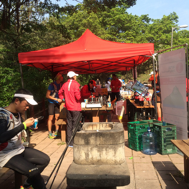 翻过大帽山，没有大帽衫——环大帽山退赛记兼评odlo黑酷战神 & Salomon大红鞋