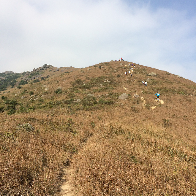 翻过大帽山，没有大帽衫——环大帽山退赛记兼评odlo黑酷战神 & Salomon大红鞋