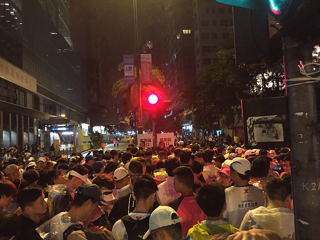 记生命中第一次雨战马拉松——2016港马