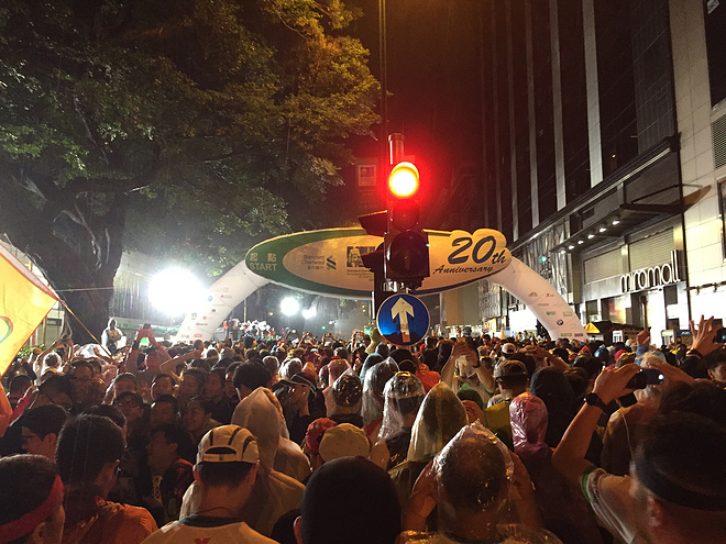 记生命中第一次雨战马拉松——2016港马