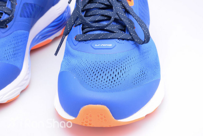跑鞋 | 满足日常跑步的所有需求—李宁云三代智能跑鞋