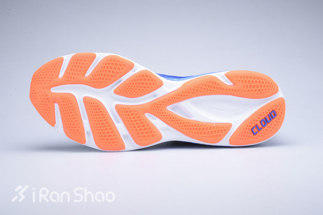 跑鞋 | 满足日常跑步的所有需求—李宁云三代智能跑鞋