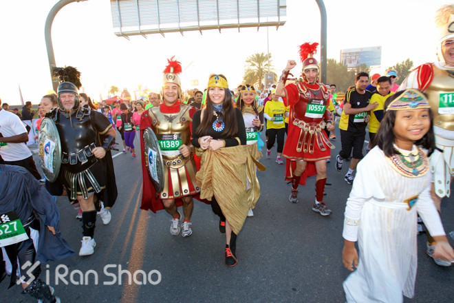 回顾 | 迪拜马拉松：最壕马拉松，跑出1米93的“黑马”冠军