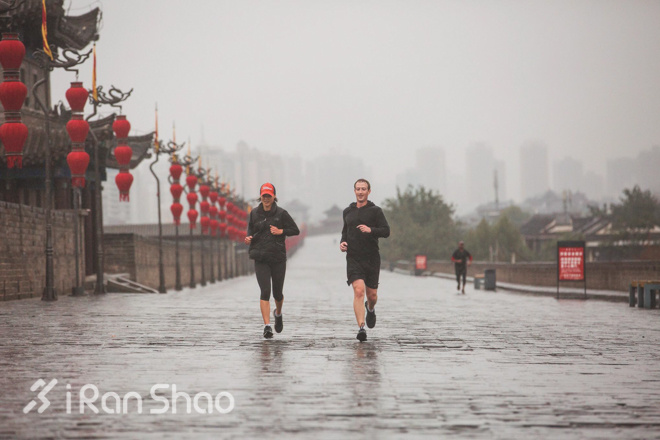 人物 | 扎克伯格与他的新年365英里跑步计划