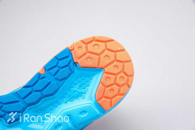 开箱 | 特步动力巢三代，国产的，值得关注的？