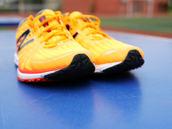 骚气十足，极致轻量，全面均衡的New Balance RC1500v2竟跑鞋评测