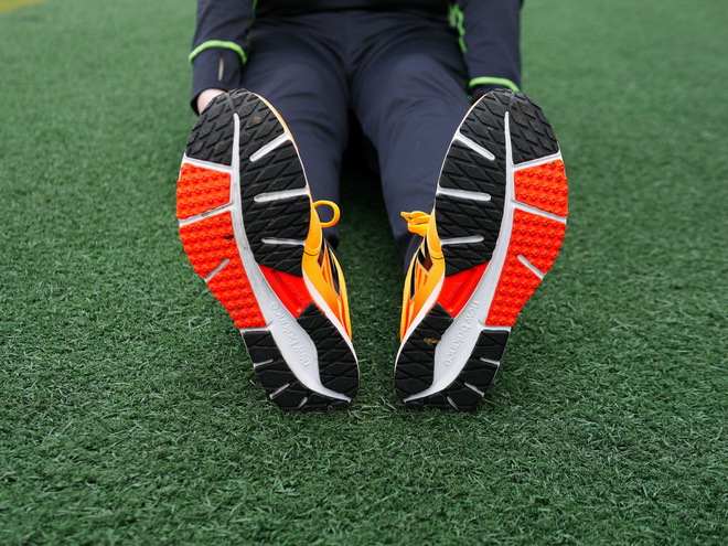 骚气十足，极致轻量，全面均衡的New Balance RC1500v2竟跑鞋评测