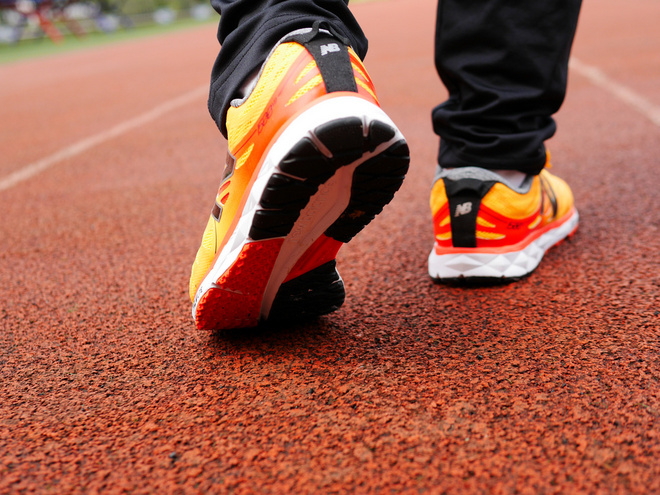 骚气十足，极致轻量，全面均衡的New Balance RC1500v2竟跑鞋评测