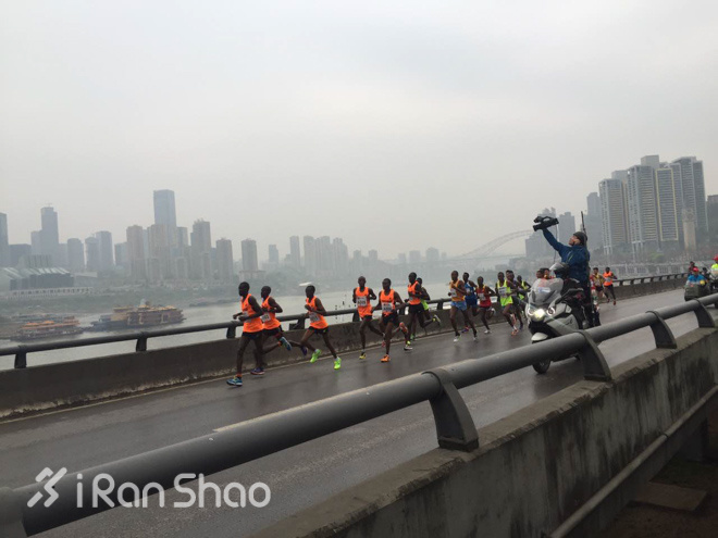 重庆跑不桑 美女跑不停
