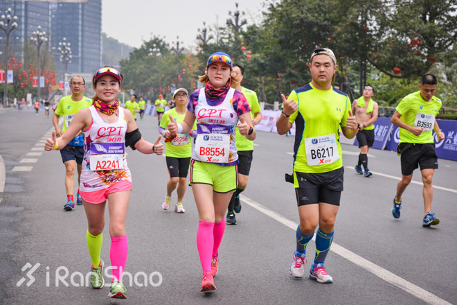 重庆跑不桑 美女跑不停