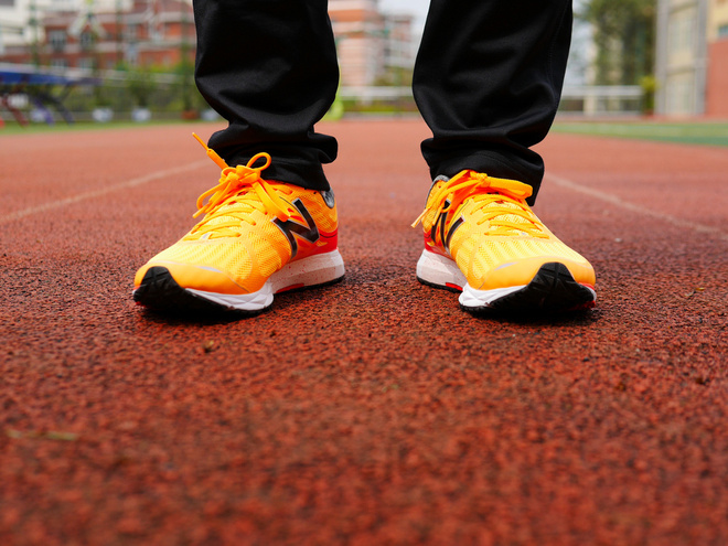骚气十足，极致轻量，全面均衡的New Balance RC1500v2竟跑鞋评测