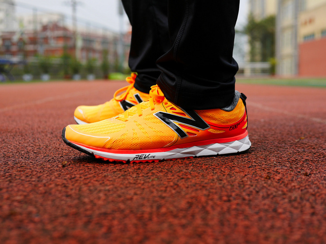 骚气十足，极致轻量，全面均衡的New Balance RC1500v2竟跑鞋评测
