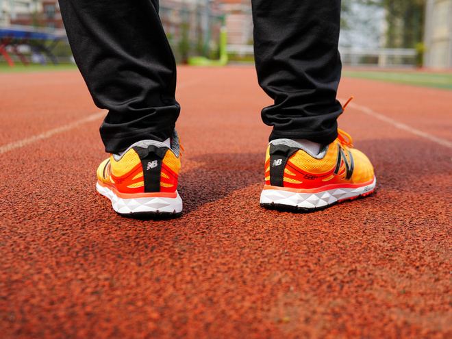 骚气十足，极致轻量，全面均衡的New Balance RC1500v2竟跑鞋评测
