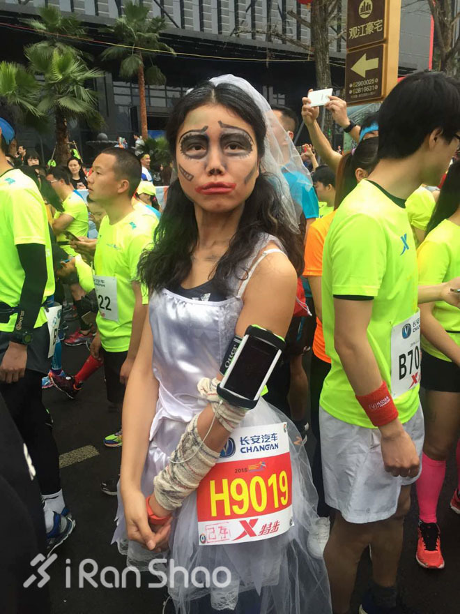 重庆跑不桑 美女跑不停