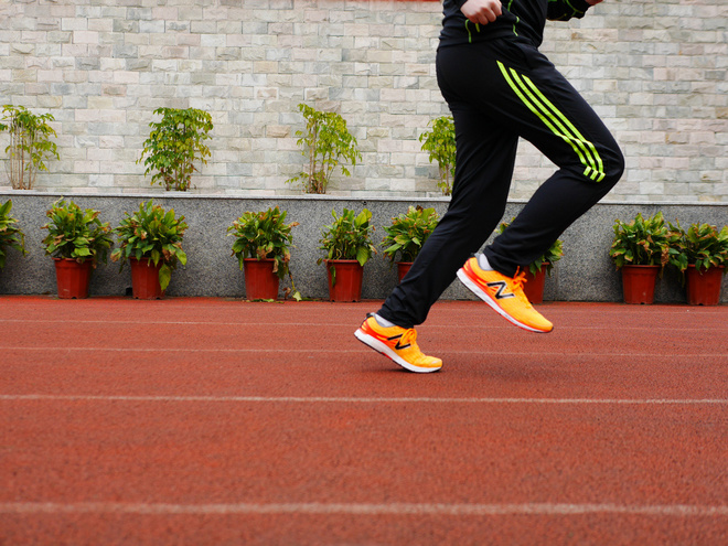 骚气十足，极致轻量，全面均衡的New Balance RC1500v2竟跑鞋评测