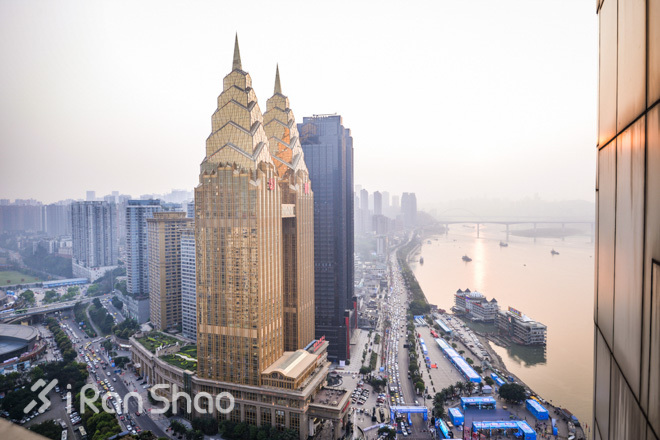 重庆跑不桑 美女跑不停