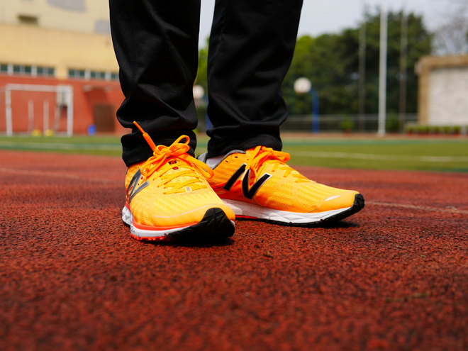 骚气十足，极致轻量，全面均衡的New Balance RC1500v2竟跑鞋评测